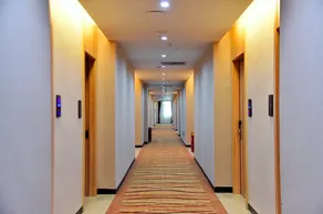 Moon House Chain Hotel (Shipai Branch) - Image 5