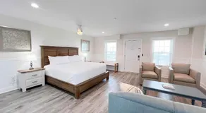2008 King Suite, 2nd Floor Serenity - Image 2