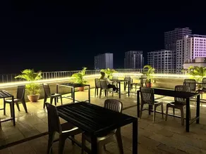 Oriental Hotel - Image 5