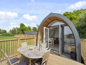 Chalet in Hertford with Lakeview Hot Tub - Image 5
