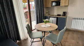Lake House - Image 3