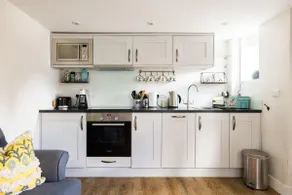 The Lavender Folly - Cosy Accommodation Alresford - Image 3
