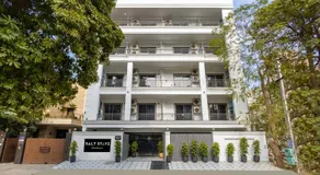 Saltstayz Premier Near Sector 44 Corporate Hub - Image 2