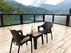 The Imperial Green - 180 lake view - Image 5