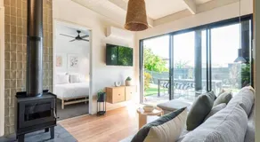 Beach cottage, 4 mins to sea with spacious garden - Image 2