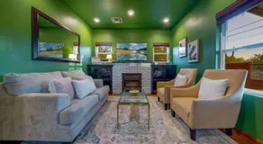 Near U of A, 2 BR 1 BA, Fenced, Covered Patio - Image 3