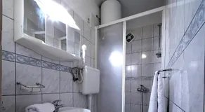 La Familia Apartments - Image 5