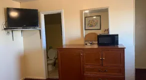 BUDGET INN - Image 3