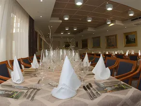 Semiramis Business Hotel - Image 2