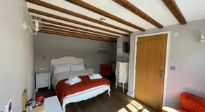 The Queen Matilda Country Rooms - Image 2
