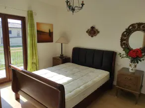 Stunning New Villa with Balcony, Parking, Sleeps 4 - Image 2