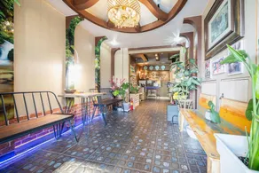 Brown Hotel - Image 2