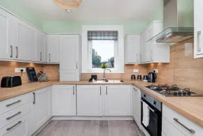 Ideal Work Stays 3BR 6 Guests Free Parking - Image 3