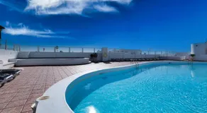 L Azdora La Concha Luxury House-shared pool - Image 5