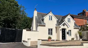 Monty Cottage, Exmouth Coastal Boutique House - Image 5