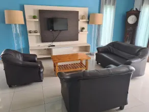 Cheerful 5-Bedroom Family Bungalow with Pool - Image 2