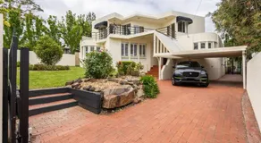 'The Moondah Manor' A Poolside Family Retreat - Image 5