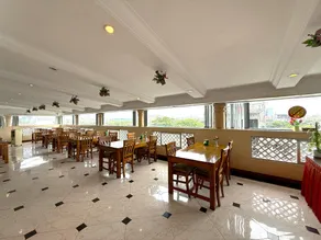 Grand Laurel Hotel - Image 2