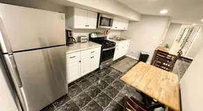 Close to Downtown - Free Parking - Image 3