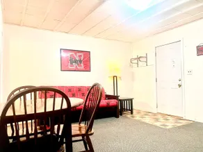 Big Red Inn - Image 5