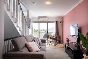 Snug 2-bed Townhouse Near Bustling Shops - Image 2