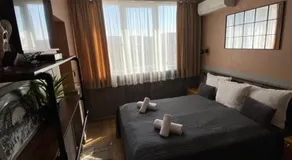 City Hotel - Image 2