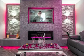 Aphrodite Suites Leeds - Image 3