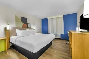 The Hamburg Hotel - Image 2