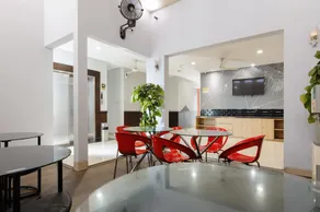 RedDoorz Plus near Grand Indonesia Jakarta - Image 2