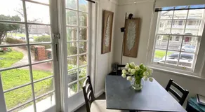 East Melbourne City Studio - Amazing Location & Sunny Charm - Image 5