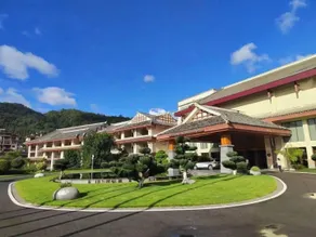 Yunnan Daweishan Jinjiang Resort Hotel - Image 3