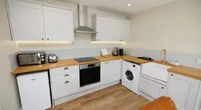 Stylish 3-Bed Apartment in the Heritage Quarter - Image 2