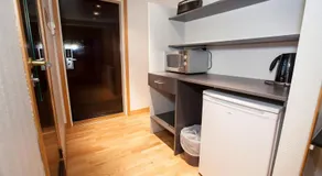 F2 Hotel - Image 4