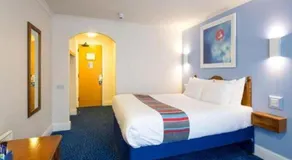 Travelodge Northampton Wootton - Image 5