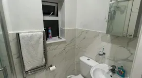 Rooms in Surrey - Image 5
