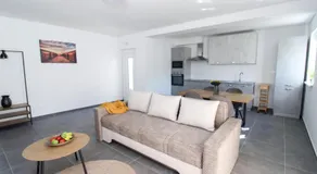 Fly in Apartment - Image 2