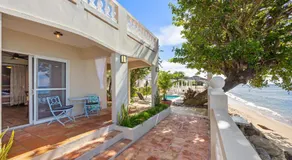Tres Sirenas Beach Inn - Image 5