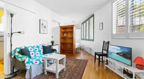 Convenient Studio in Trendy Inner-City Suburb - Image 2