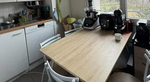 Double room and private bath in a shared flat, quiet, close to the UN and airport - Image 4