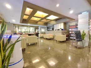 Phoenix Jinghua Hotel - Image 2