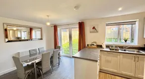 Large five bedroom home with parking in Swindon - Image 3