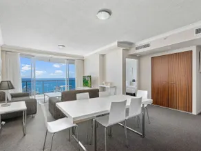 Bellagio@Chevron, Luxe, 2 Bedroom Apartment in the Heart of Surfers Paradise! - Image 4