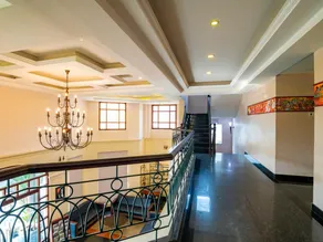 Holiday Hotel - Image 3