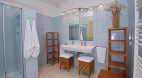 Luxurious Villa with Wonderful View - Image 2