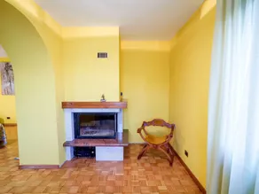 Villa familiar com piscina, imersa na vegetação e com vista deslumbrante. - Image 2