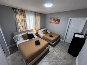 Unique Escape GameRoom! Bar, BBQ, Spacious, and Near Beach - Image 3