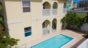 Ground Floor Apartment with Pool Walk to Beach - Image 3