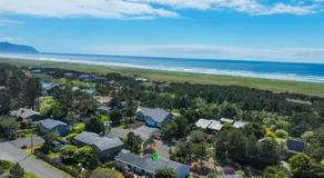 Sea Breeze Escape - Image 5