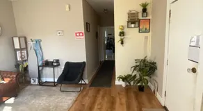 Home stay in Newark - Image 2