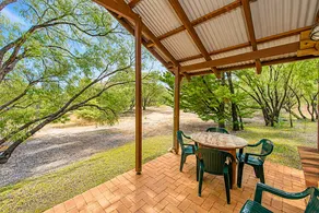 Wiry Wattle - Cozy Accessible Cottage with Fireplace - Image 3